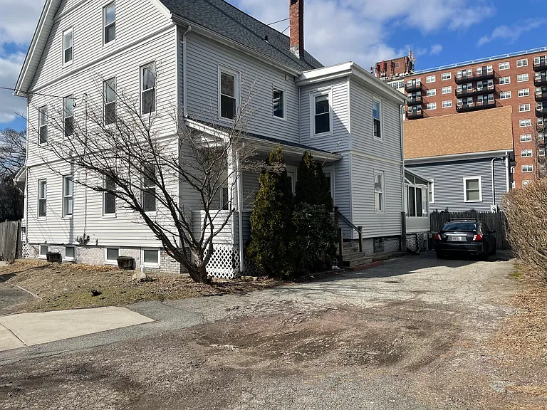 25-27 Webster Pl — Photo 2