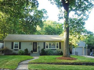 69 Dartmouth Rd, Cranston, RI 02920