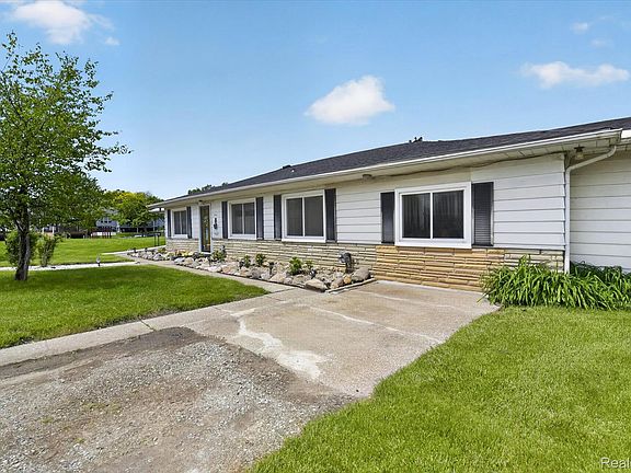 5th image of 29886 Pointe Dr