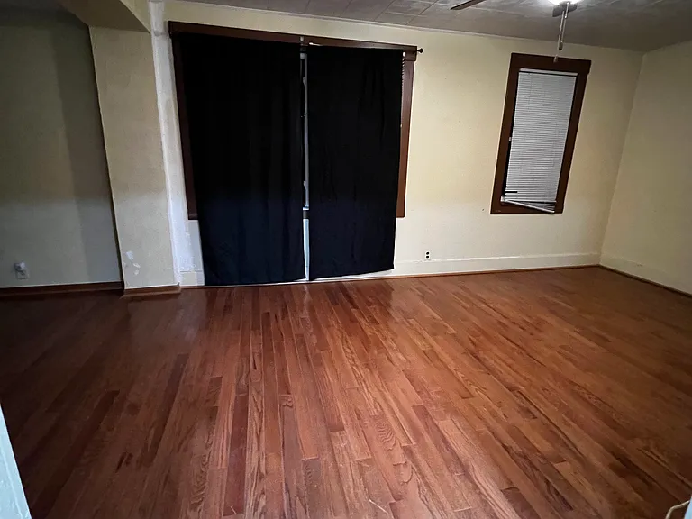722 Queen Anne St — Photo 9