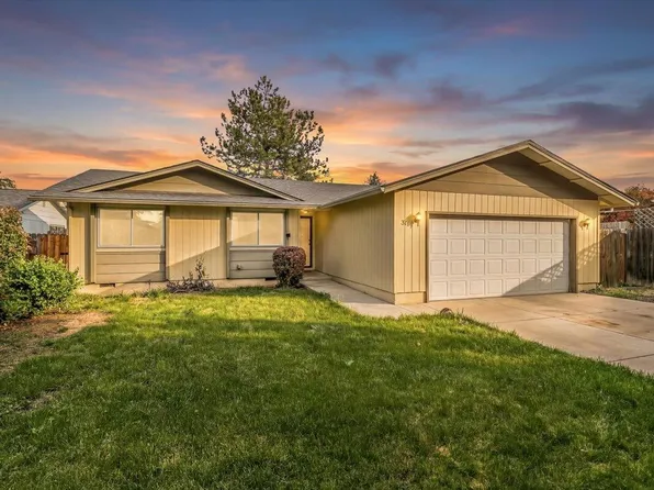 3167 Delta Waters Rd, Medford, OR 97504