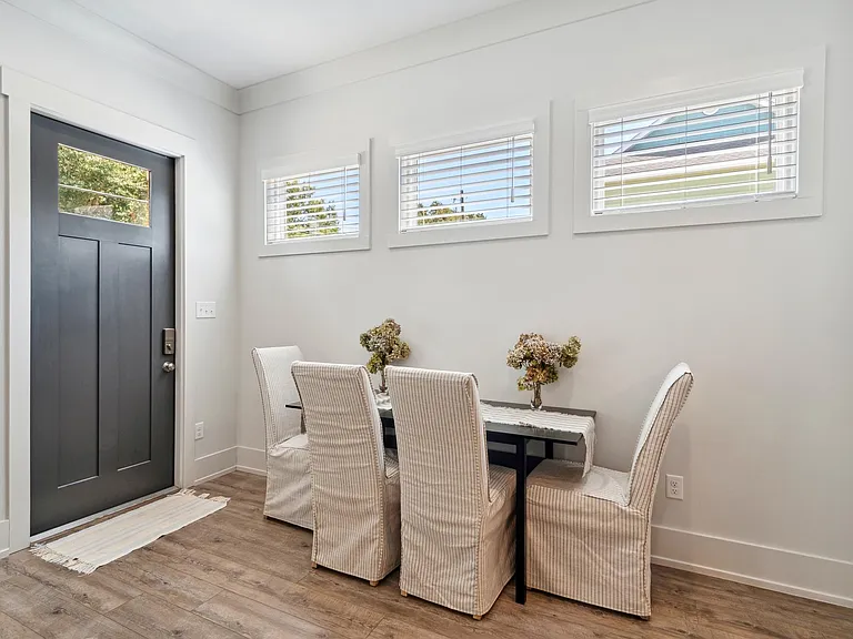 Corner unit allows for 3 perfectly place windows for light, yet ensuring privacy.