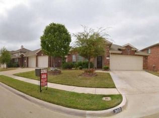 302 Cadbury Dr, Euless, TX 76040