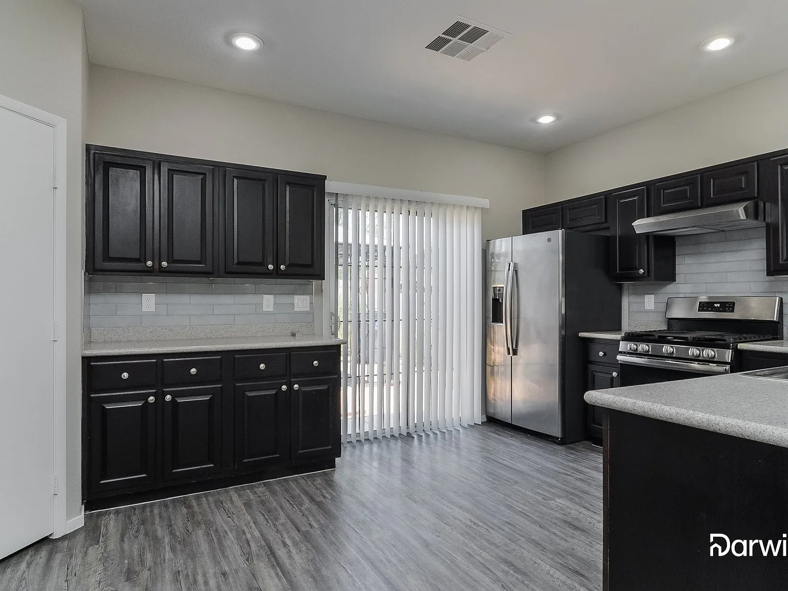 5 bed, 3.0 bath, 2384 sqft, $2,599 — Photo 4