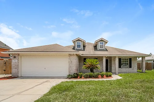 2452 Royal Pointe Dr Photo 1