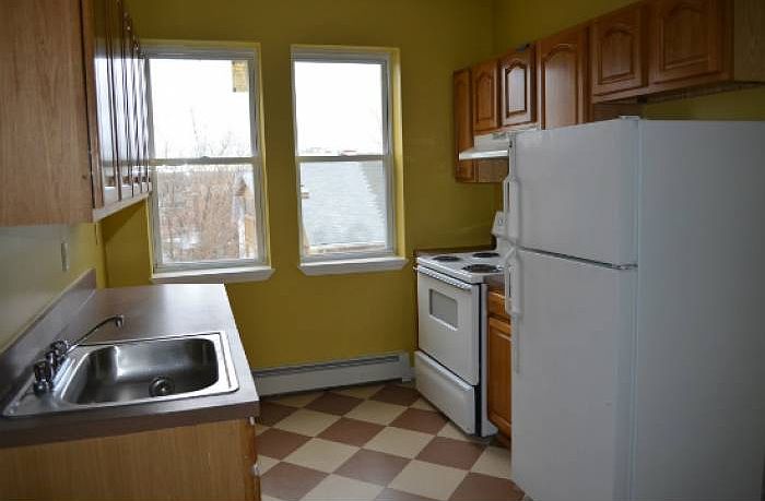 2nd image of 162 Ward St