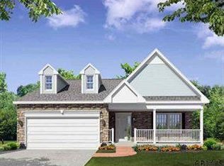 10 Forest Dr, Ballston Lake, NY 12019