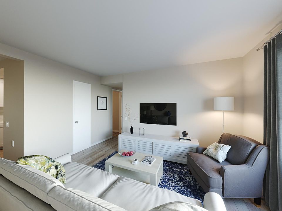 2nd image of 3991 Iowa Ave