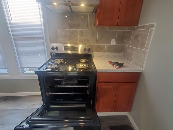 4th image of 1595 Van Buren Ave APT 1