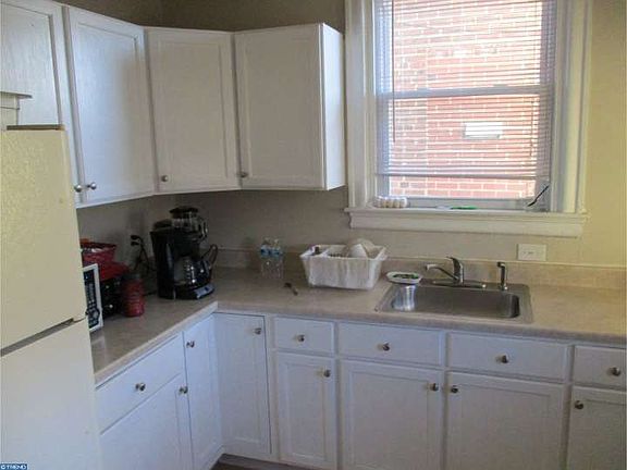 3rd image of 226 W Godfrey Ave