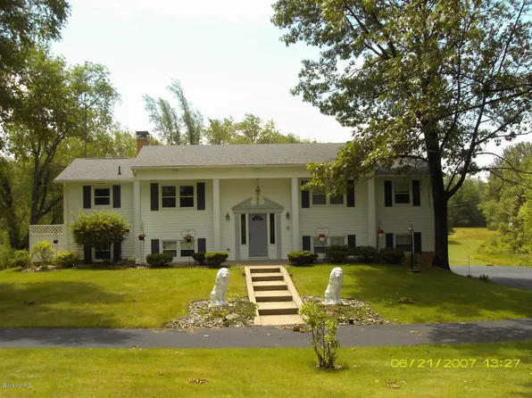 1752 E Dr S, East Leroy, MI 49051