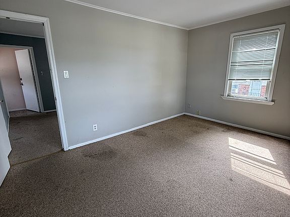 3rd image of 7149 166th St Floor 2