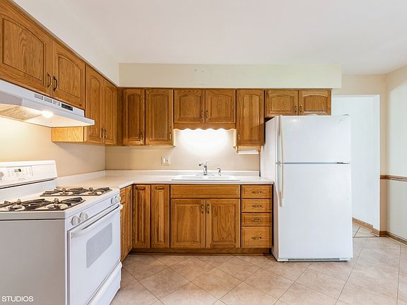 3rd image of 15644 Kenwood Ave