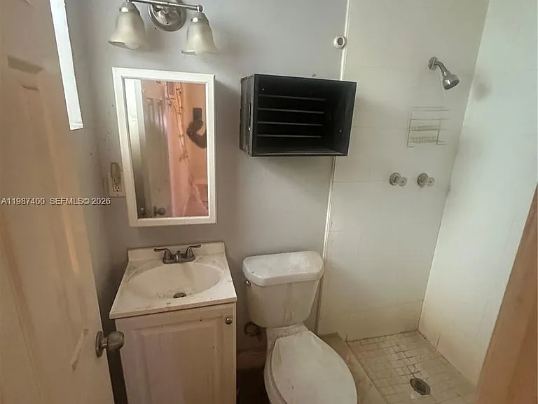 1271 NE 32nd St #A — Photo 4