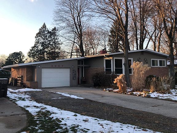 3rd image of 3907 Chestnut Hill Dr