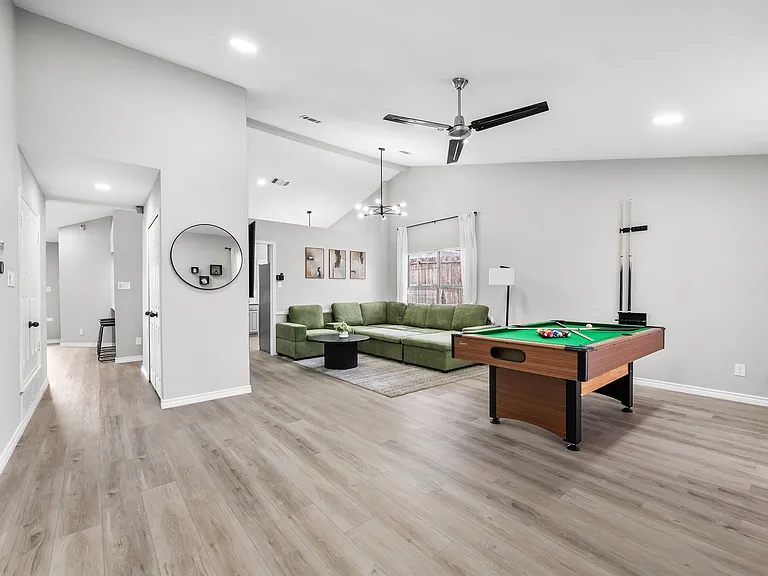 1040 Eagle Dr — Photo 8
