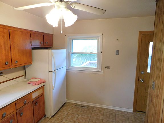 3rd image of 1213 Medinah St