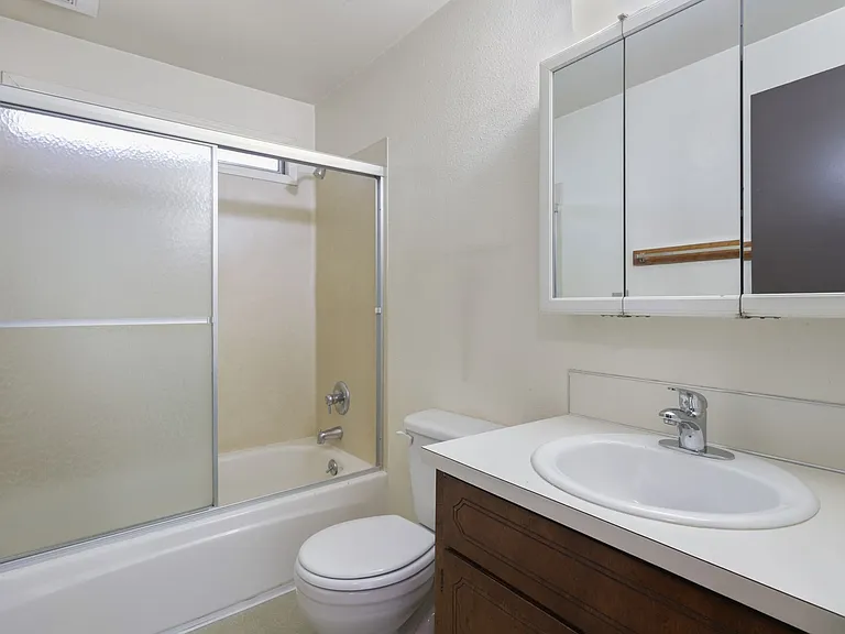 2210 26th Ave NE #5 — Photo 12