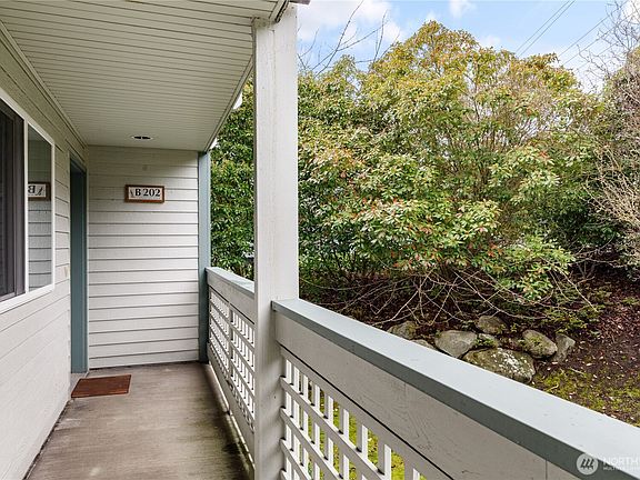 2nd image of 485 SW Bayshore Drive #B202