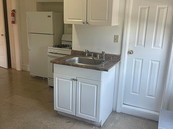 3rd image of 28 Hinsdale Pl Floor 3