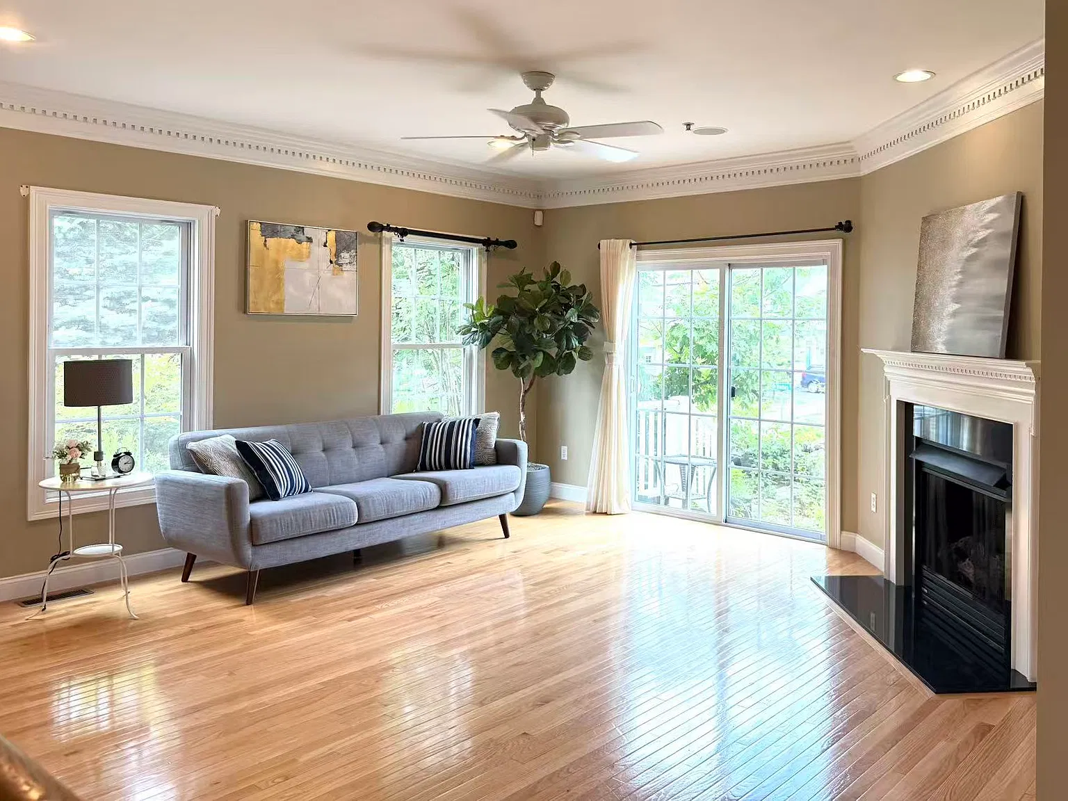 3 bed, 2.5 bath, 2261 sqft, $4,300 — Photo 1
