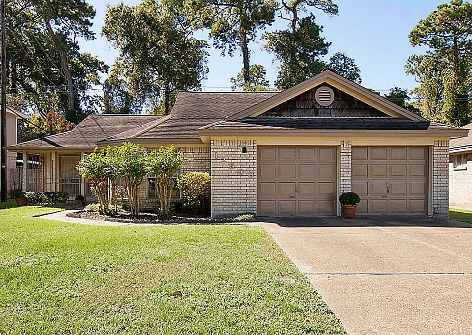 1st image of 12506 Versailles Dr #0