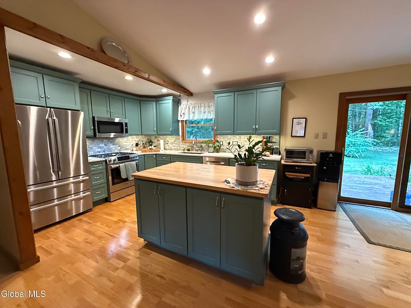 4th image of 60 Morgan Court