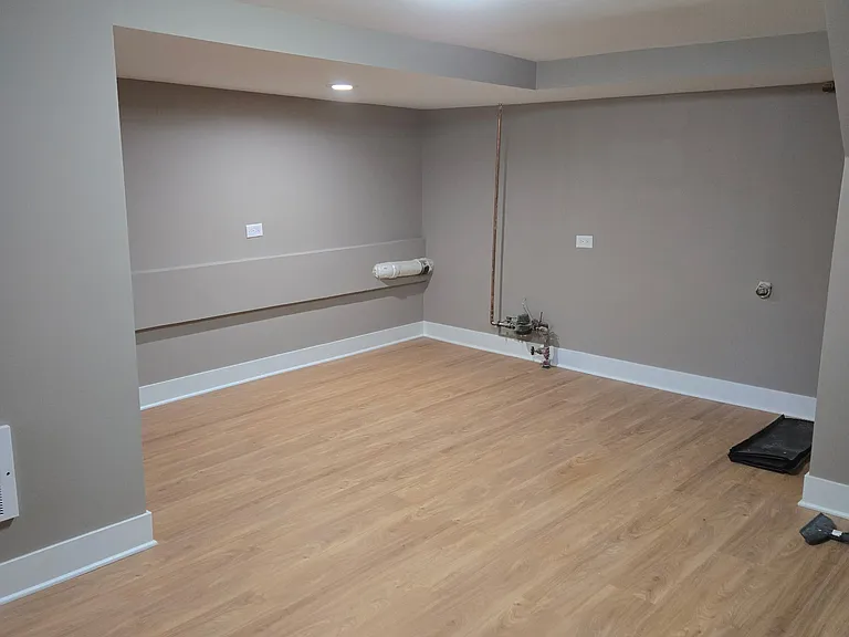 7647 N Greenview Ave — Photo 20