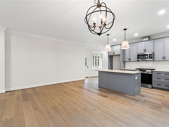 5th image of 829 Eucalyptus Ct