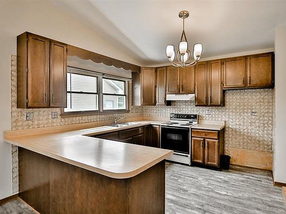 5th image of 407 Candlewick Blvd SE