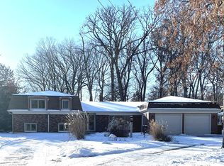 39 Forest Ave, Roselle, IL 60172