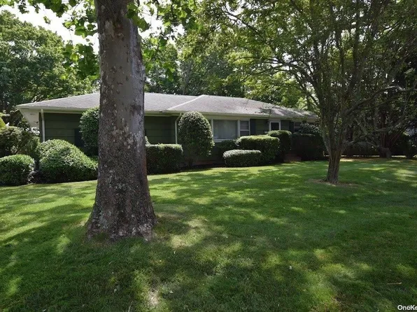 71 N Howells Point Road, Bellport Village, NY 11713