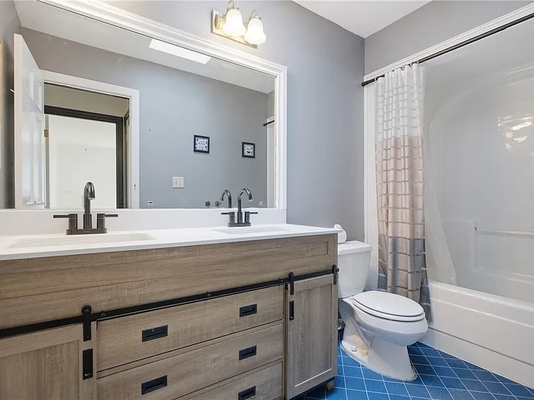 2501 Birchwood Ct — Photo 24
