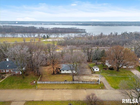 2nd image of 203 S Barrington Dr