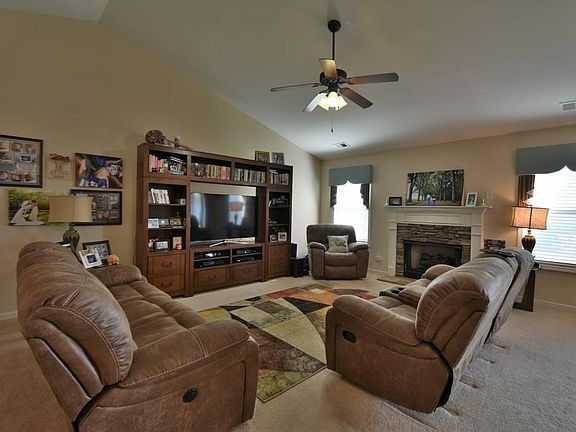 5th image of 41 Chimney Springs Dr