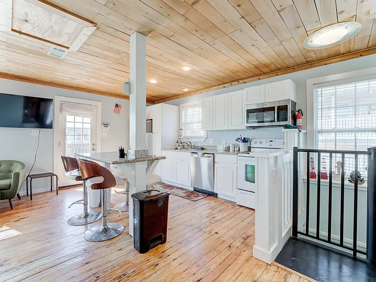 4211 Surf Dr — Photo 13