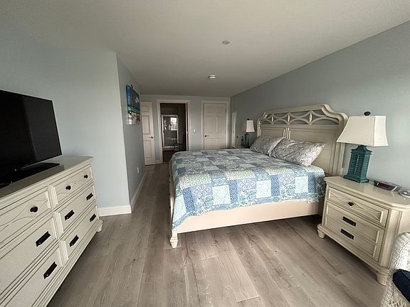 4th image of 1 E Grand Ave APT 310