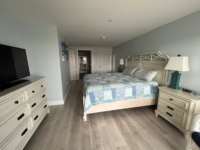 1 E Grand Ave #310 — Photo 4