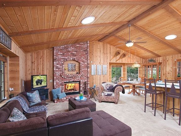 4th image of 388 Tannenbaum Dr