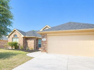 901 Whitney Dr, Midlothian, TX 76065