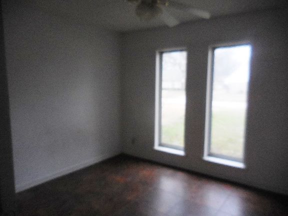 4th image of 1108 Leawood St