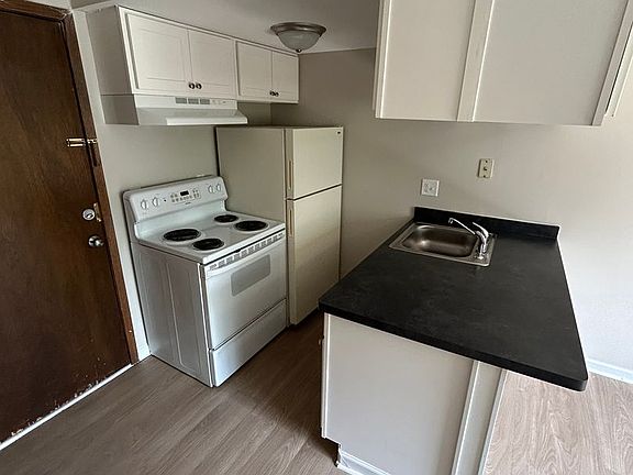 3rd image of 6281-6289 Louisiana Ave N #103