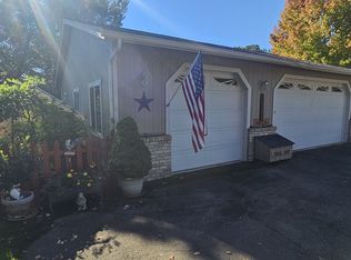 1525 Braunda Dr, Roseburg, OR 97471