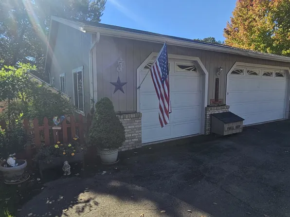 1525 Braunda Dr, Roseburg, OR 97471