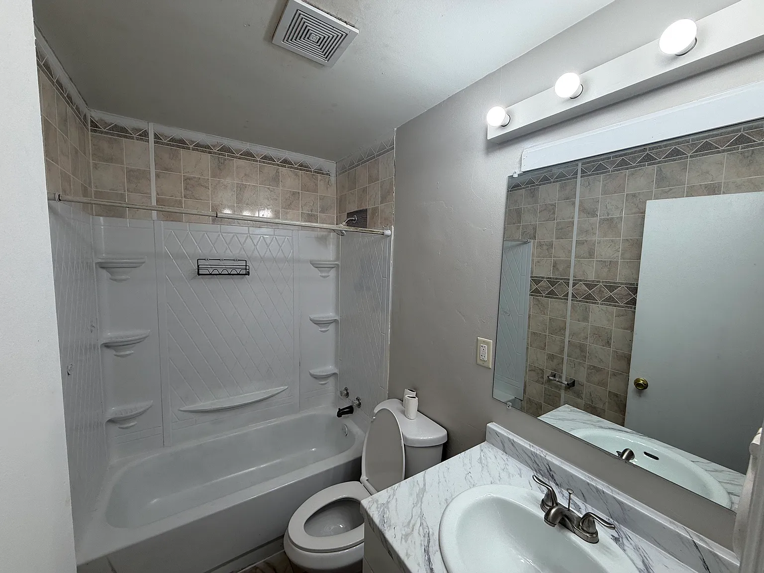 Arrowhead Ct, Columbus — Photo 4