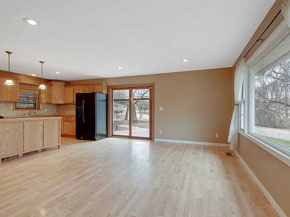 5th image of 6826 227th Ave NE