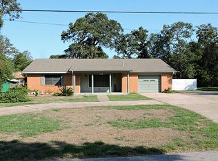 121 Golfview Dr, Hilltop Lakes, TX 77871