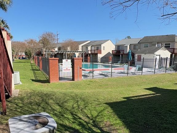 Second pool at the back of the property- 50 steps from G3!