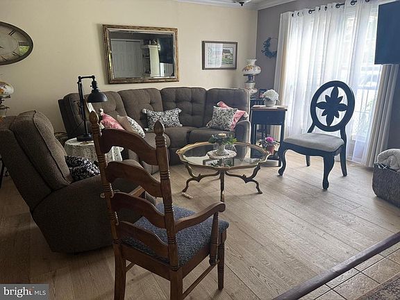 5th image of 321 Danbury Ct #321