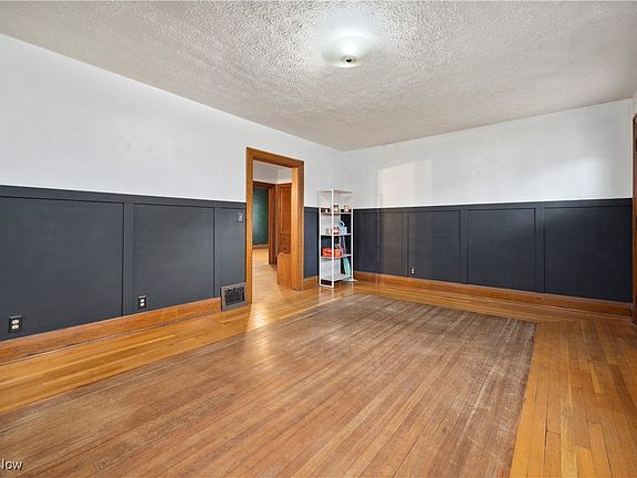 5th image of 1158 W 7th St